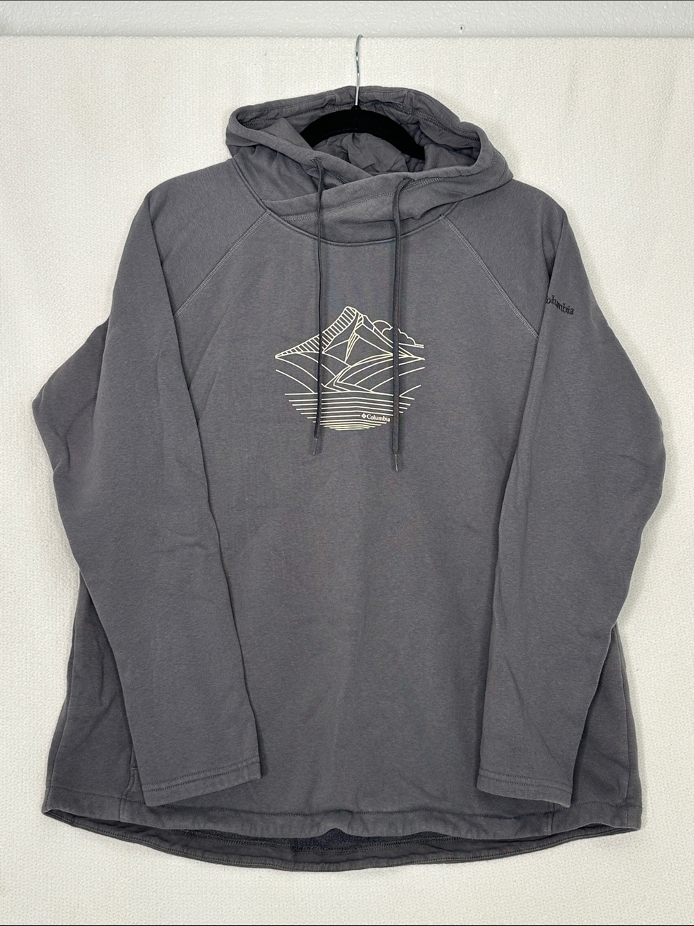 Columbia Gray Women's Pullover Hoodie with Mountain Line Graphic